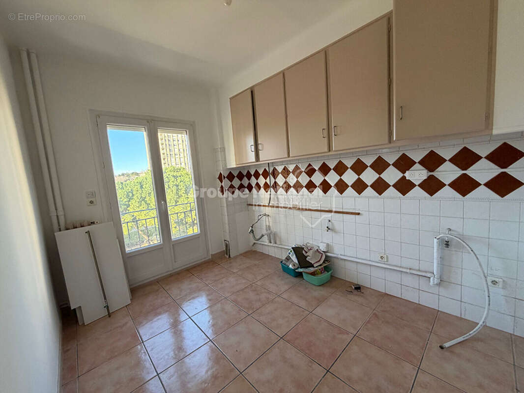 Nimes Jean-Jaures Appartement P2 rénové - photo 4
