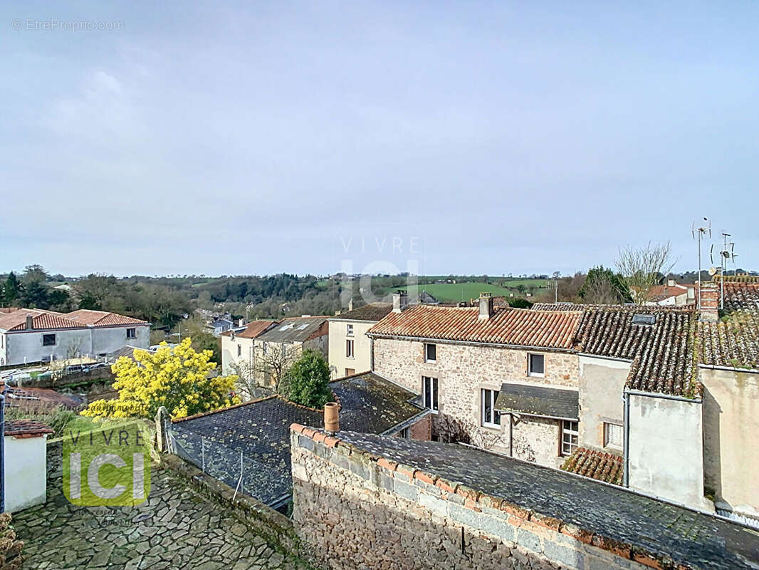 Maison à MORTAGNE-SUR-SEVRE