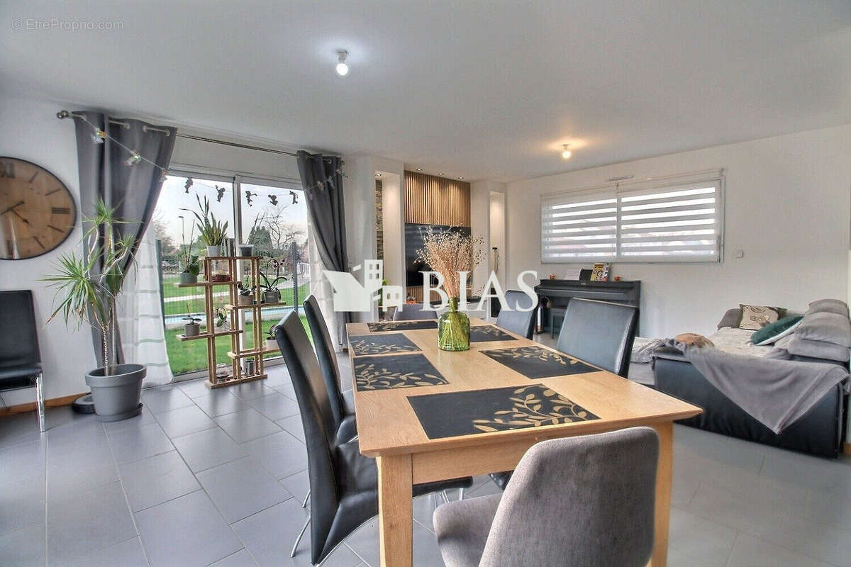 Maison à SAINT-PIERRE-DE-VARENGEVILLE