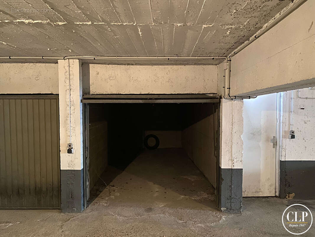 Parking à MONTREUIL