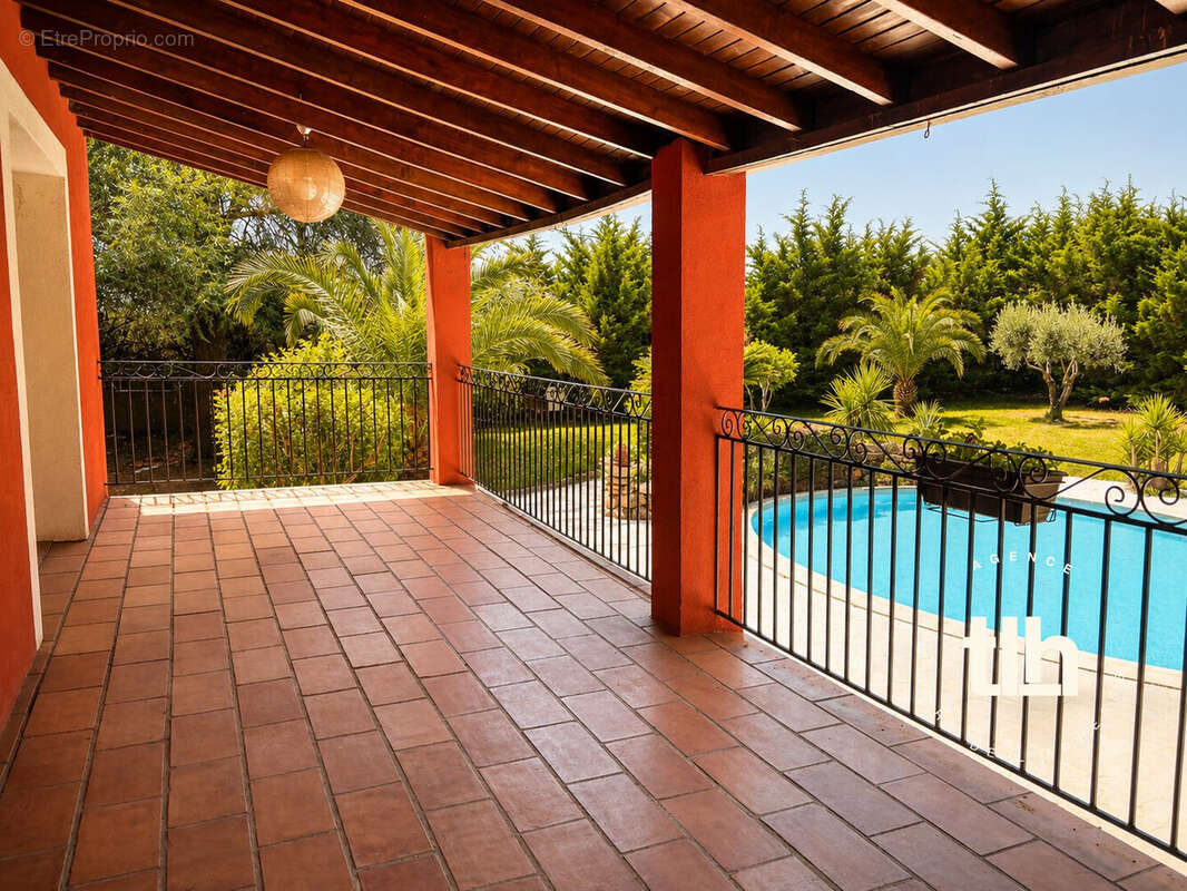 Maison 252 m² à Saint-Aunes  - photo 4