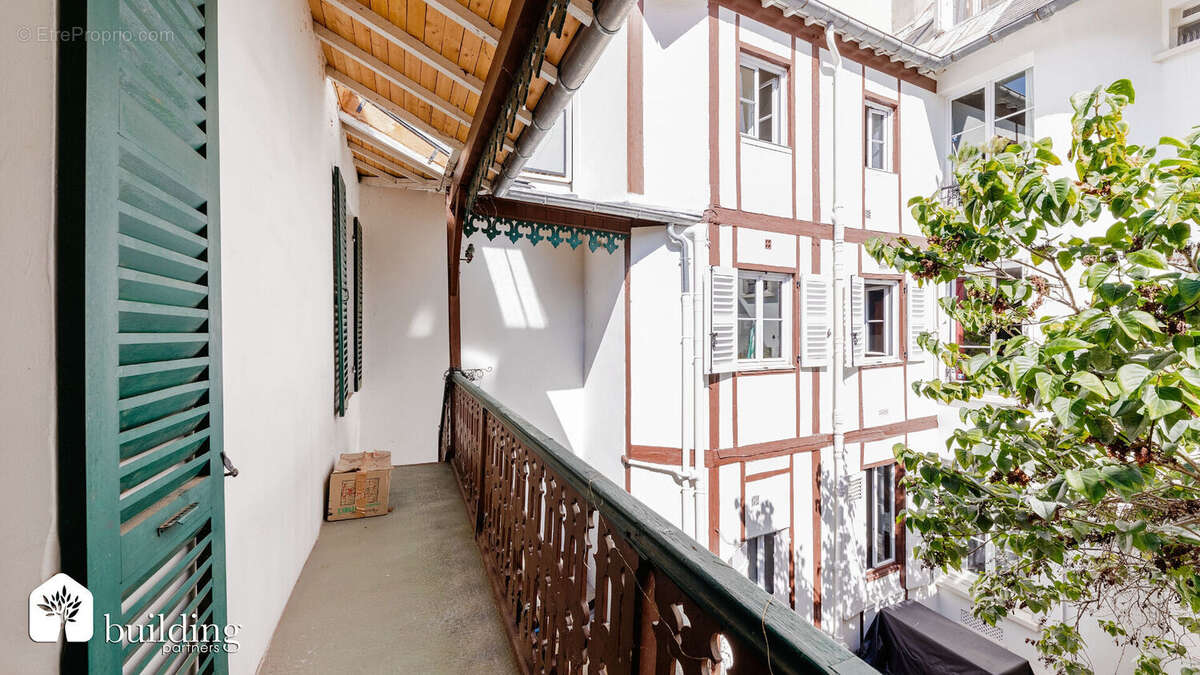 À vendre - Levallois-Perret Parc des 5 Continents - Maison ancienne rénovée avec terrasses de 139 m² - photo 17