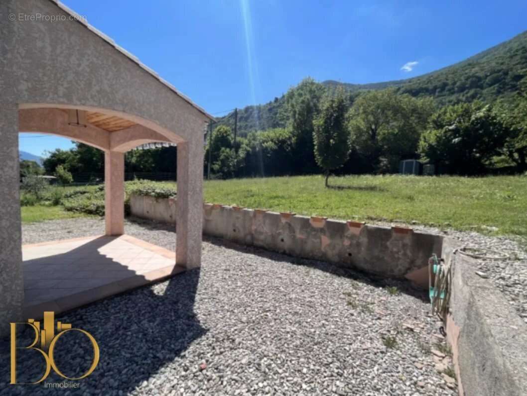 Maison à ENTREVAUX
