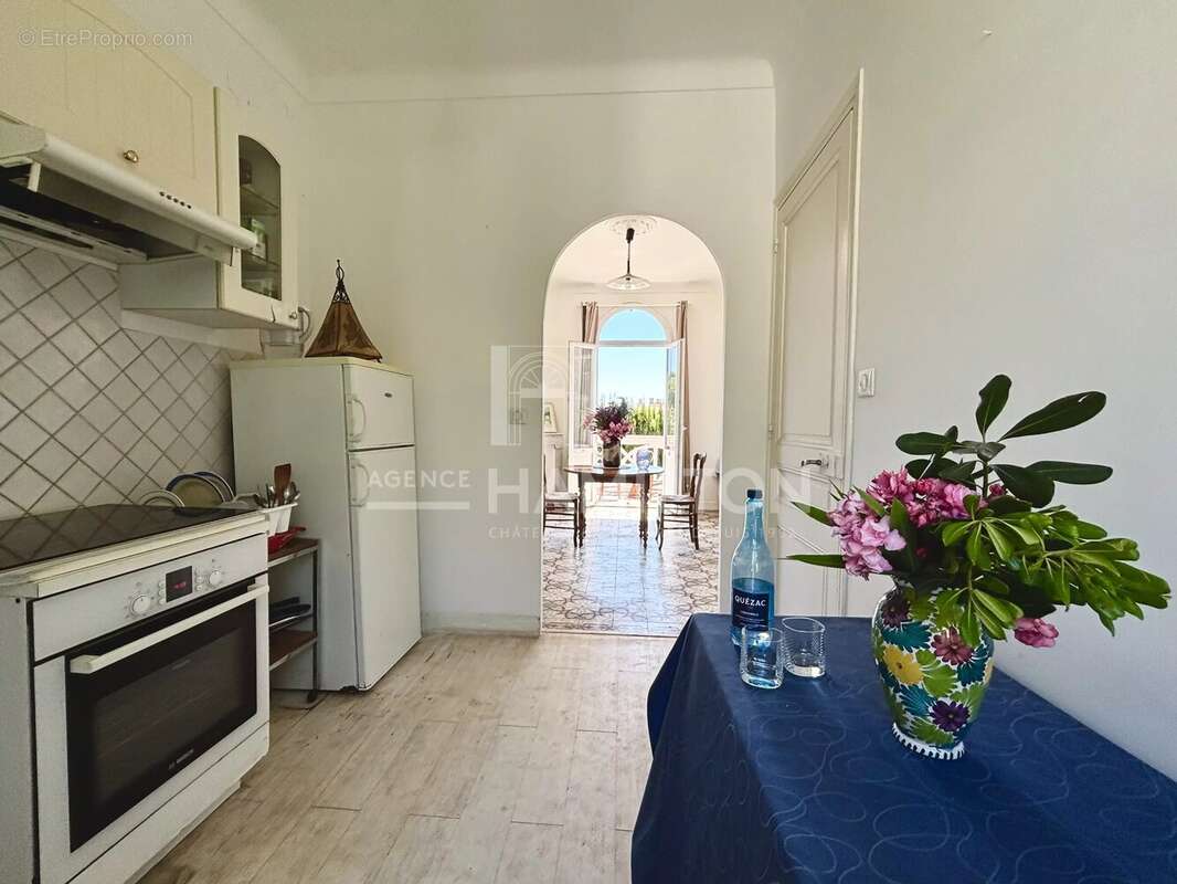 Maison à CHATEAUNEUF-GRASSE