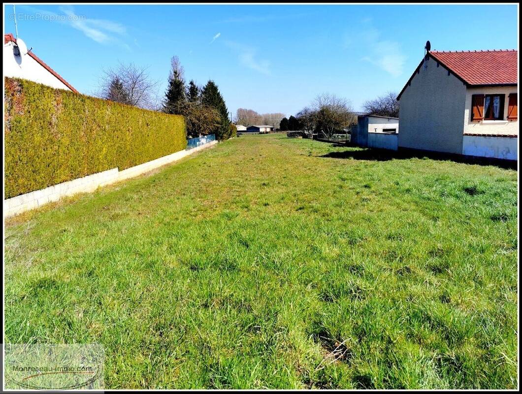 Terrain à PRINGY