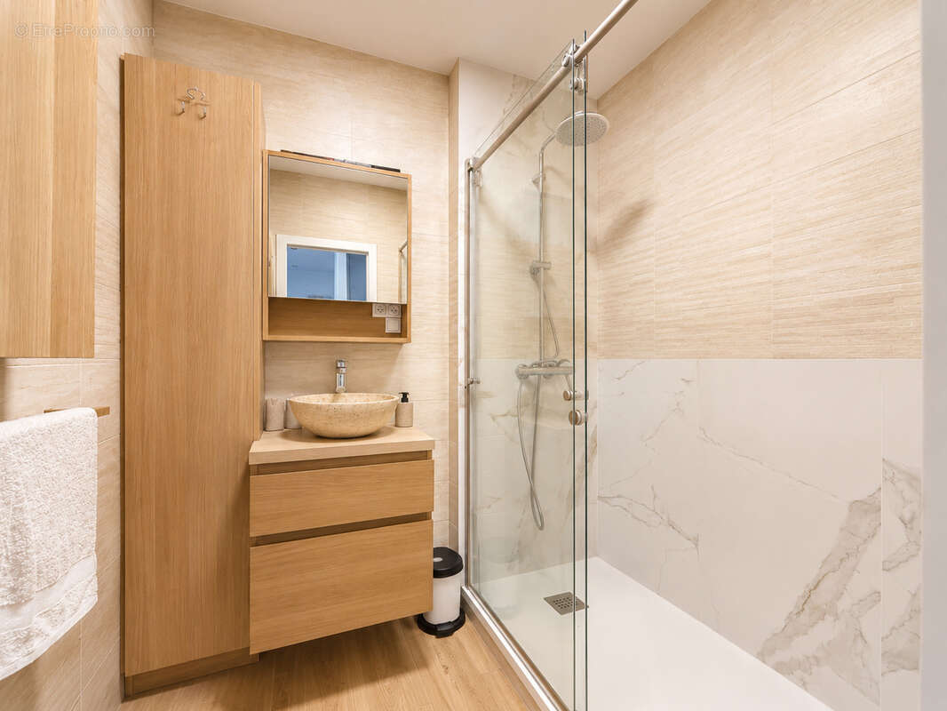 Appartement à COURBEVOIE