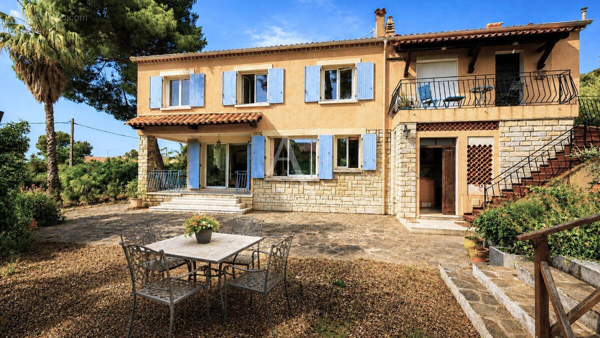 Maison à CARQUEIRANNE