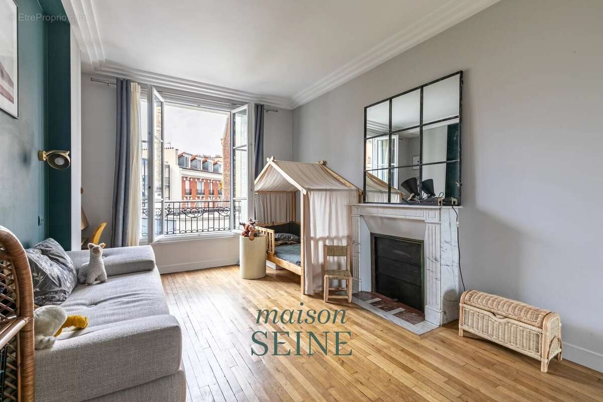 Appartement à COURBEVOIE