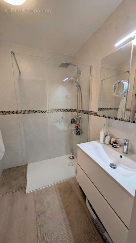 Superbe Appartement 2 pièces entièrement rénové au coeur du très recherché quartier de BOULOURIS - photo 10