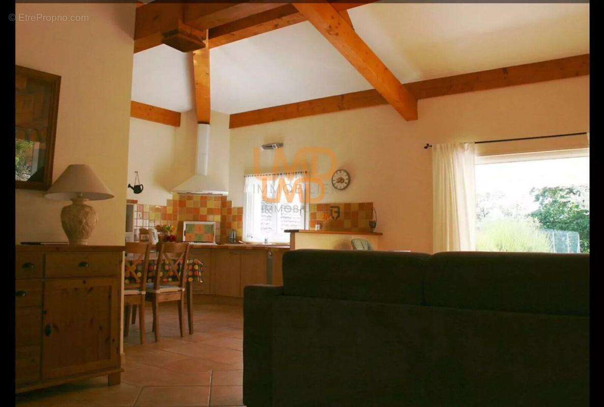 Maison à SAINT-RESTITUT