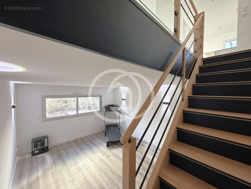 Magnifique maison T5 163m2 avec grand garage et jardin - photo 3