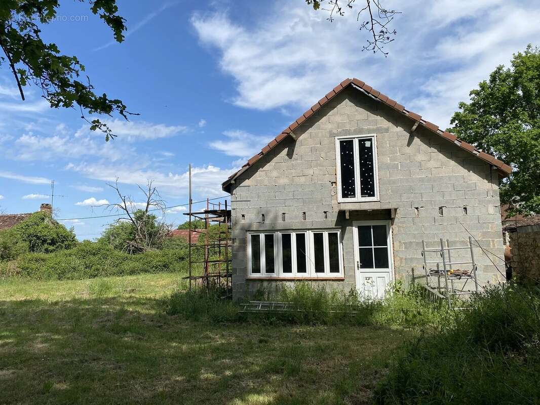 Maison à DOMPIERRE-LES-EGLISES