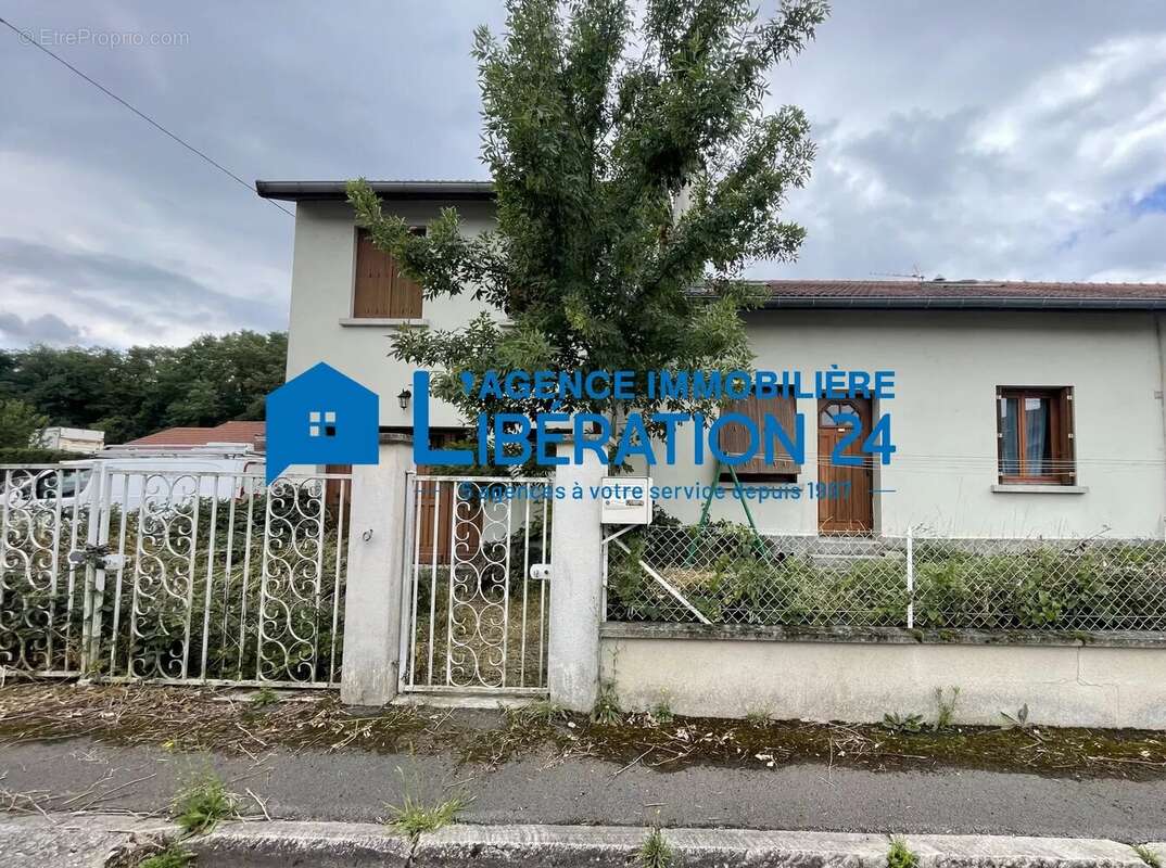 Maison à LE CHAMBON-FEUGEROLLES