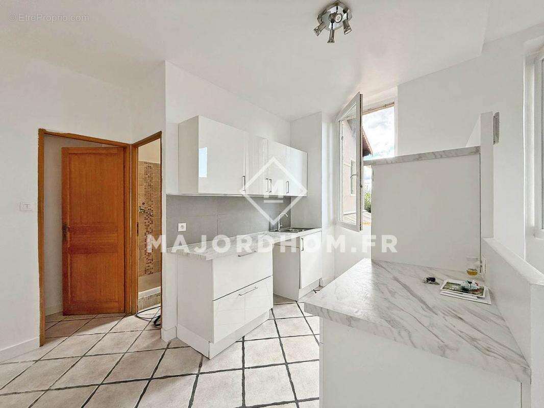 Appartement à MARSEILLE-4E