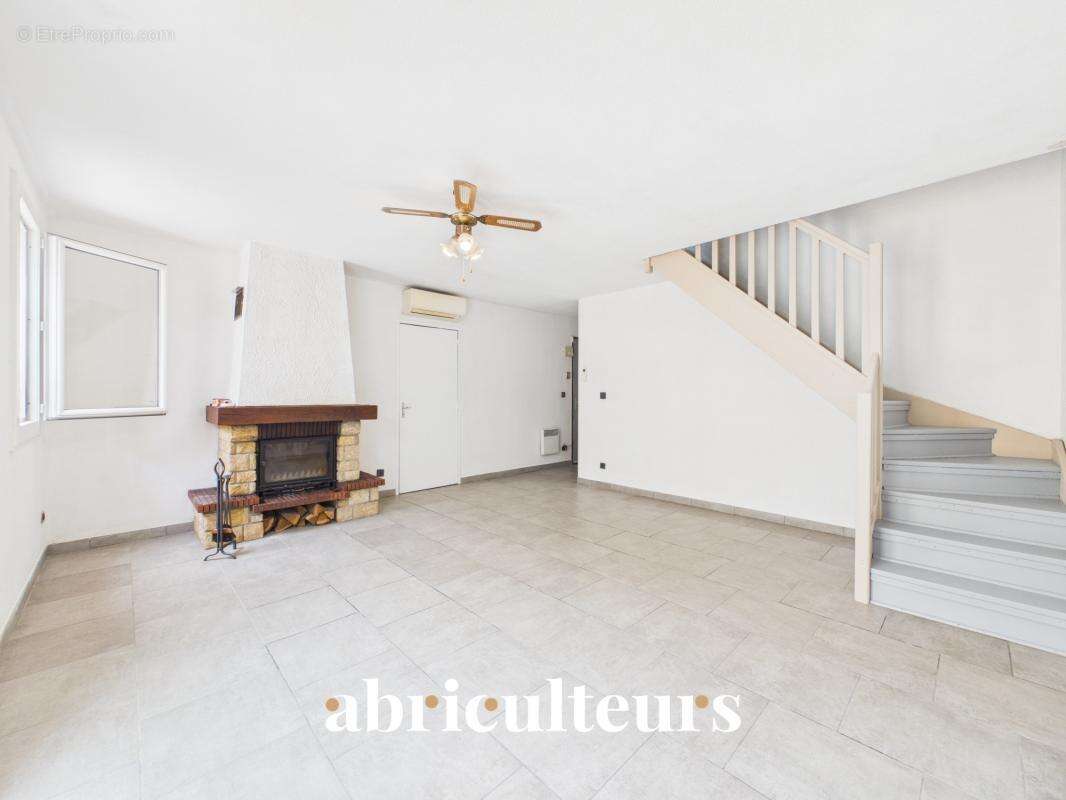 Maison familiale T5 avec terrasse et garage en vente dans le quartier Timone / Saint-Pierre (13010) - photo 4