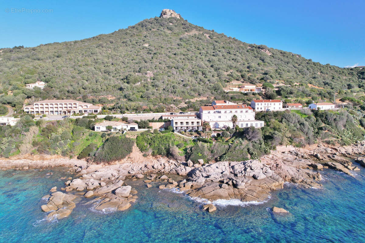 30 minutes d'AJACCIO - Immeuble de 6 appartements pieds dans l'eau - photo 3