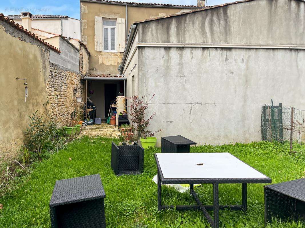 Appartement à BRIZAMBOURG