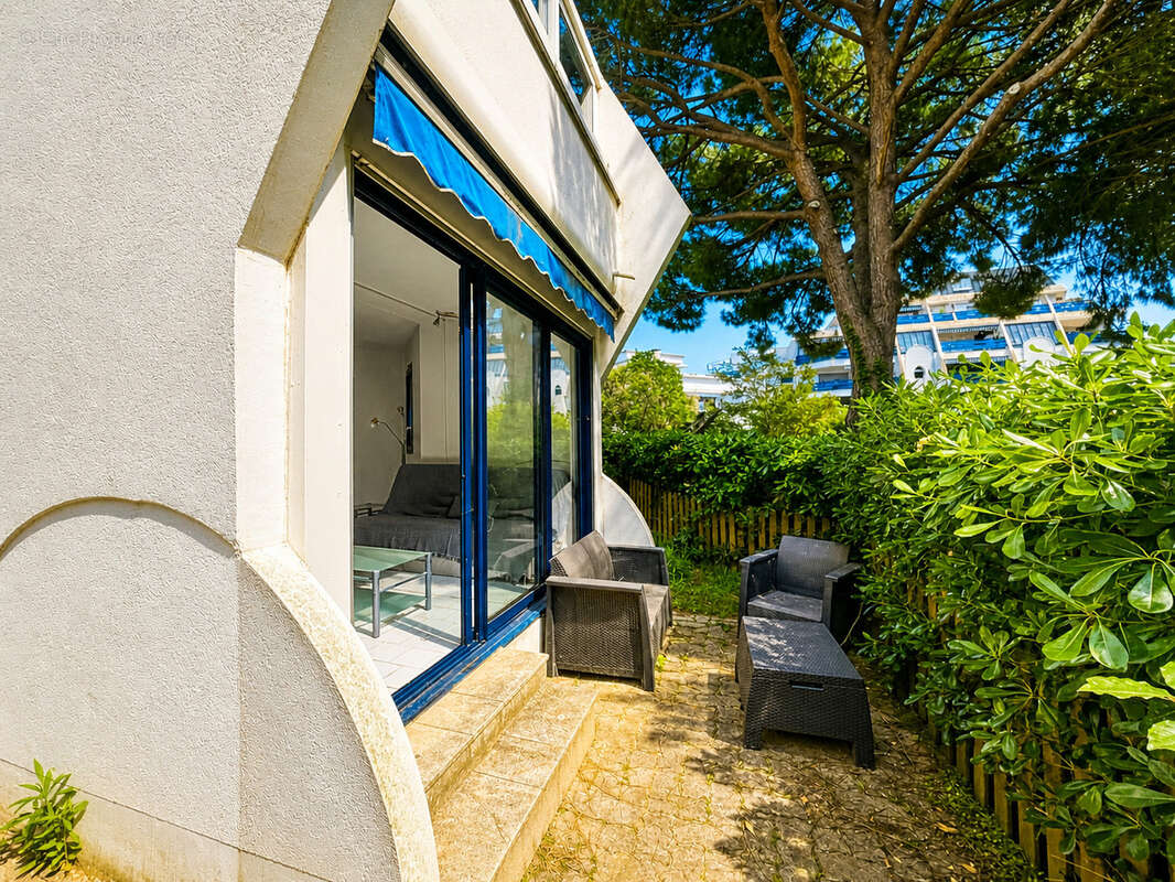 EXCLUSIVITÉ : 2 pièces en rez-de-jardin avec cave dans le quartier du Golf - photo 8