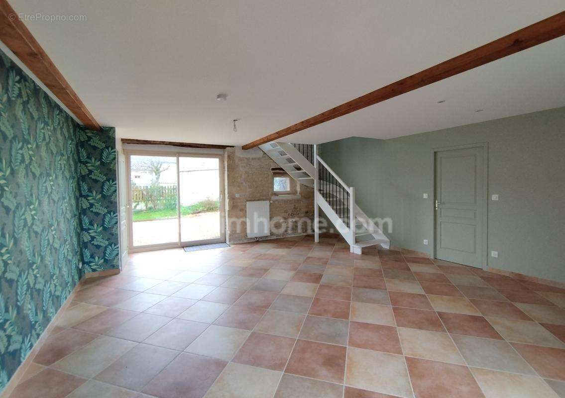 CHARENTE/AIGRE. Maison en pierre rénovée, 3 chambres(poss 4) avec jardin clos 1169 m² (gite ou chambres d'hôtes) - photo 6