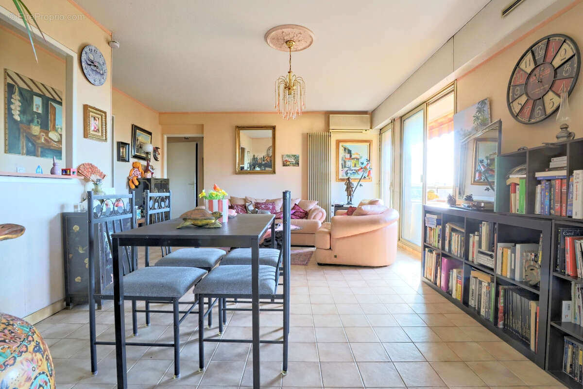 Appartement à HYERES