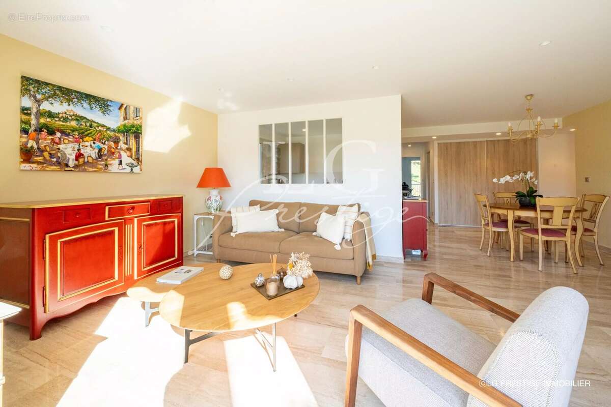 Appartement à MANDELIEU-LA-NAPOULE
