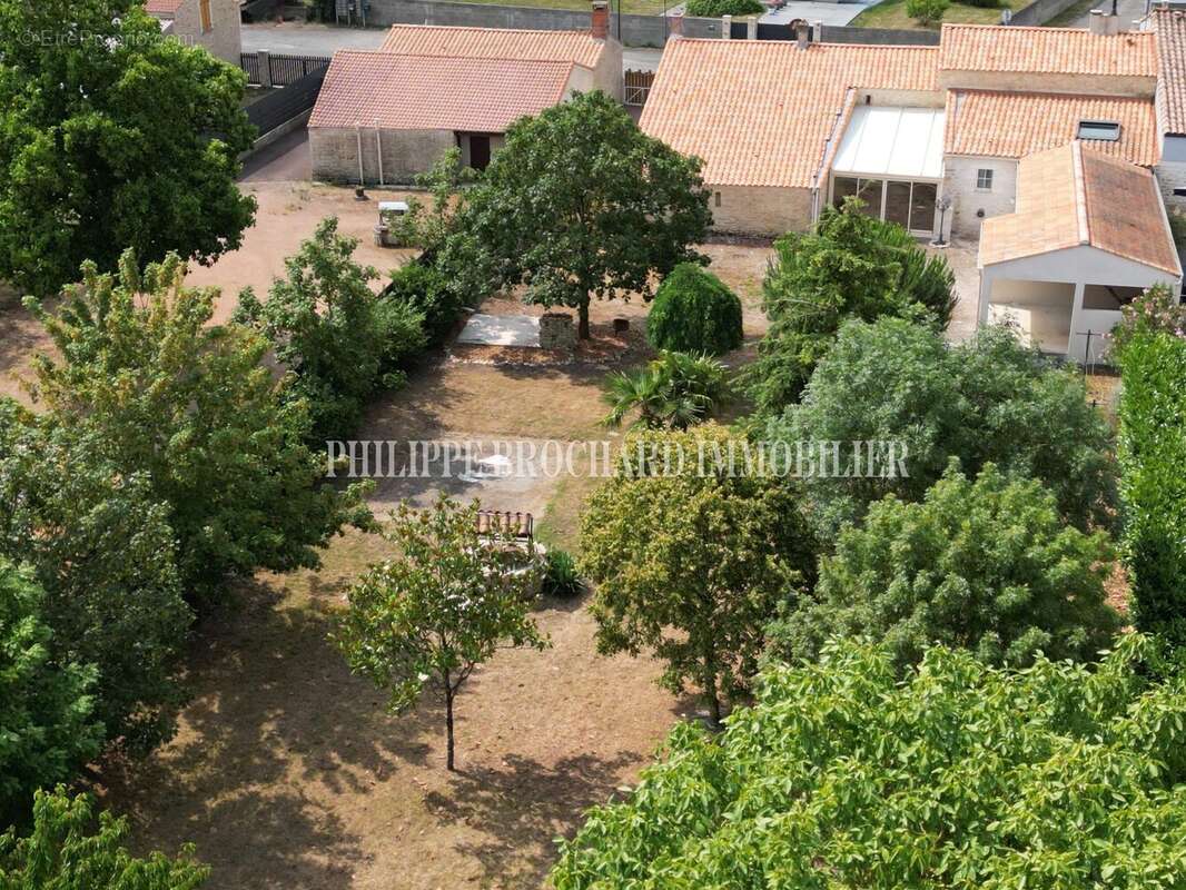 Maison 179 m² à Peault  - photo 4