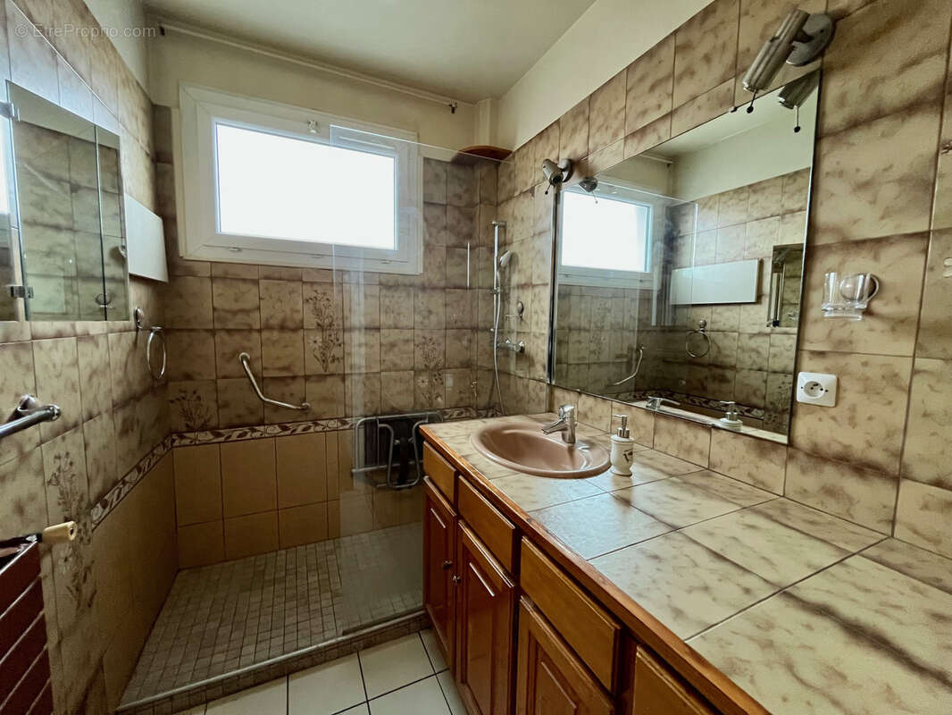 Appartement à SAINT-MAUR-DES-FOSSES