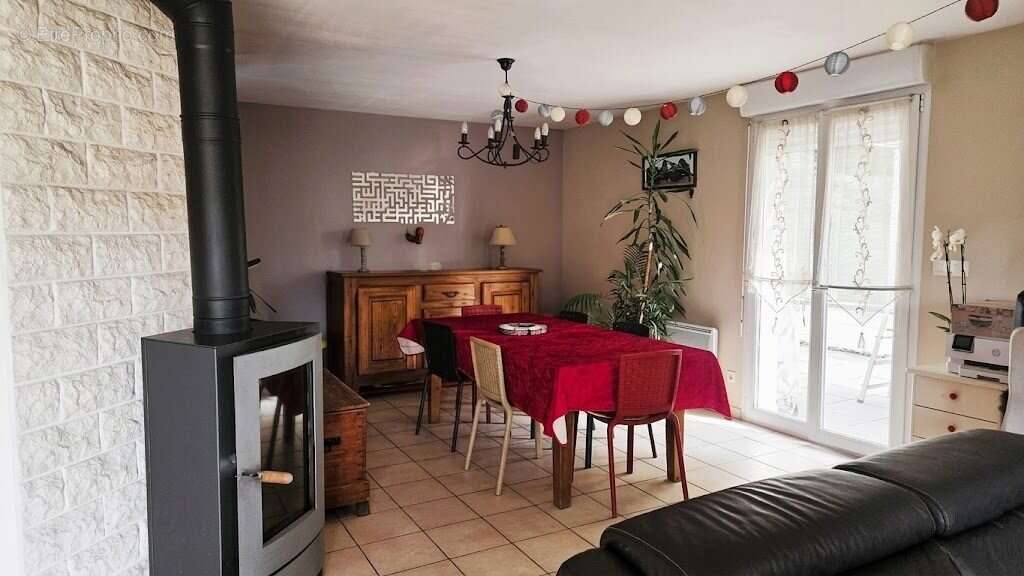 Maison à COURTELEVANT