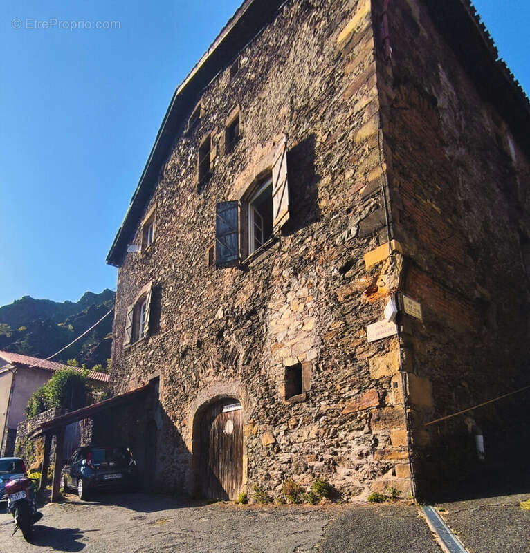 Maison à LIVINHAC-LE-HAUT