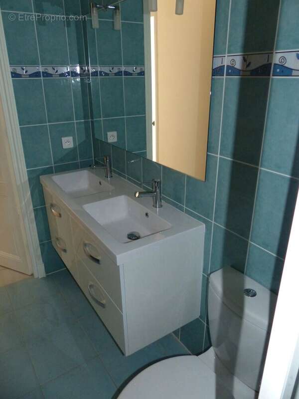 Salle de bains Carrelage - Appartement à NICE