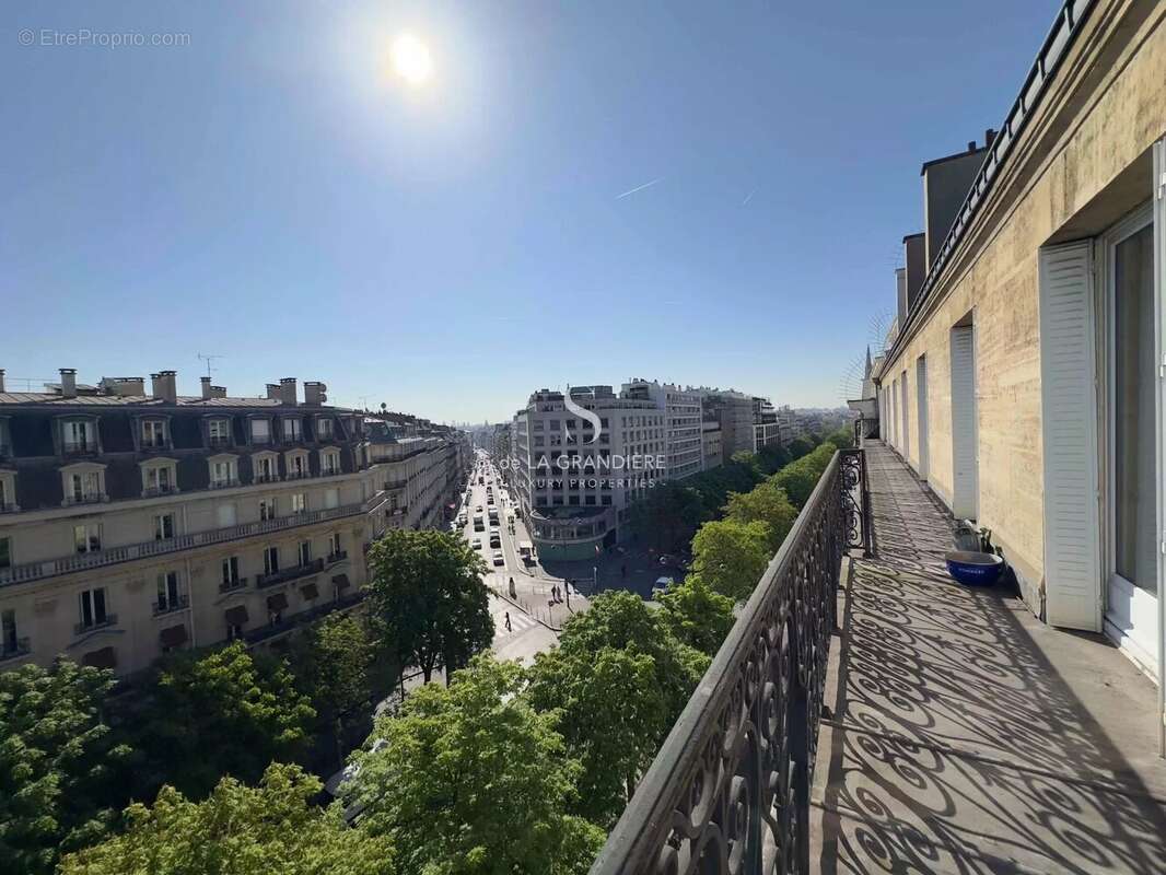 Appartement à PARIS-8E