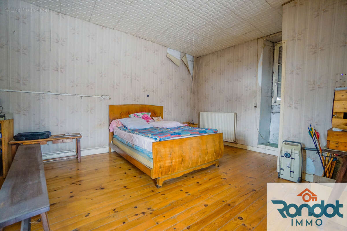 Maison 4 pièces/2 chambres d'une surface de 105 m2 sur une parcelle de 436 m2 + granges - photo 5