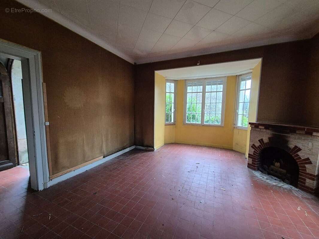 Maison à SAINT-SULPICE-ET-CAMEYRAC