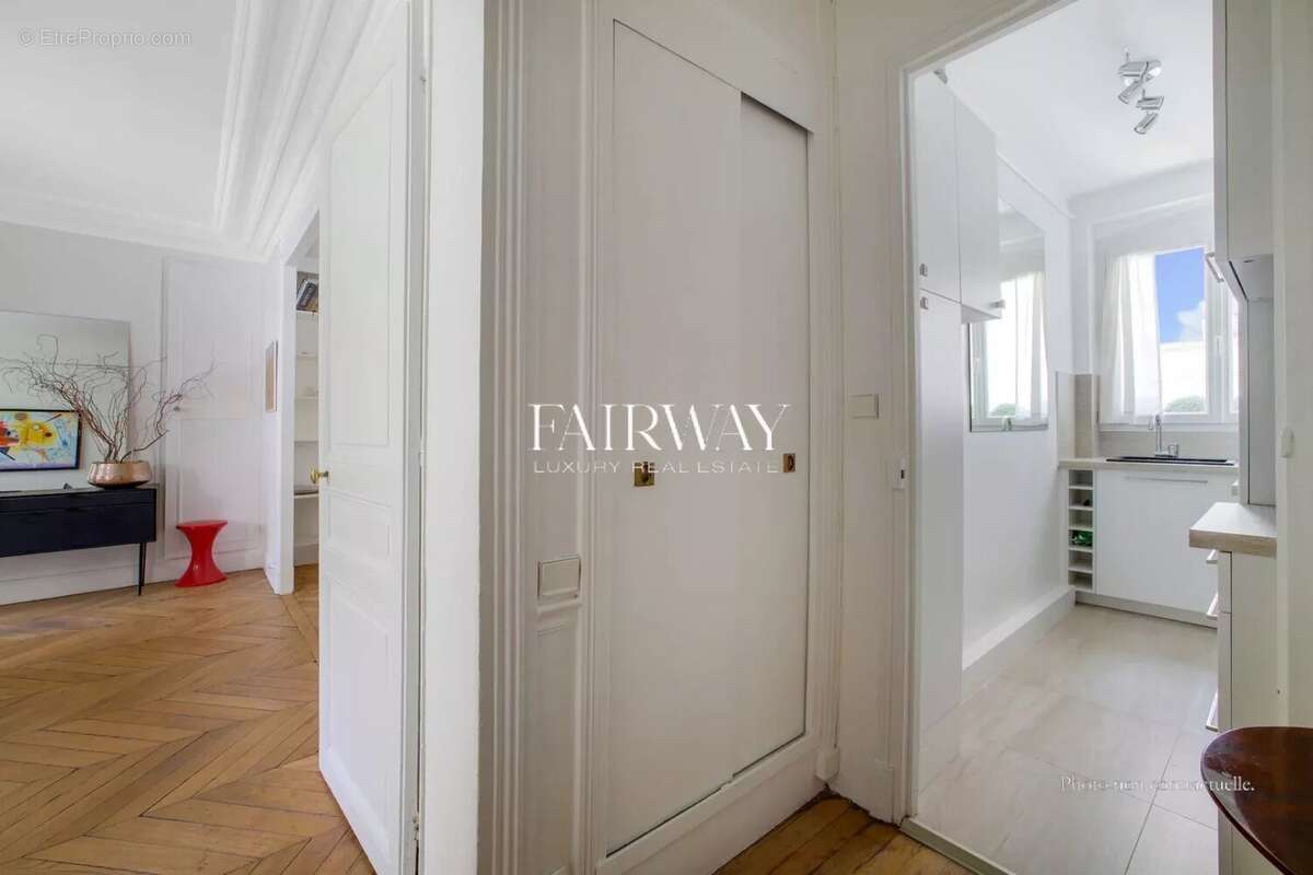 Appartement à PARIS-16E