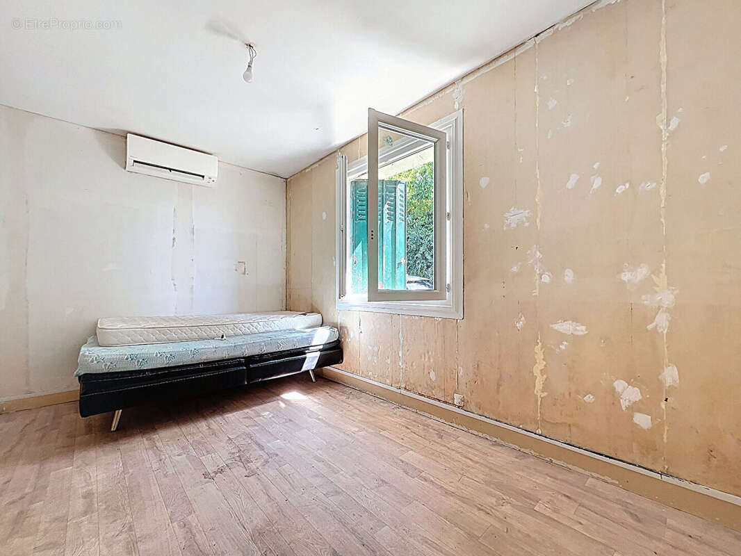 Maison à AMBILLOU-CHATEAU