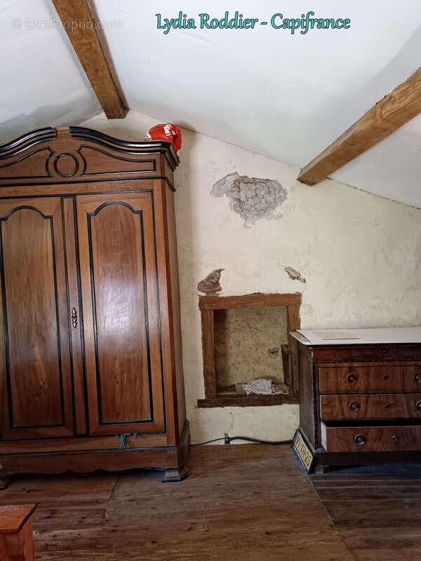 Fermette 10 pièces - grande grange - Rare à SAINT VICTOR MONTVIANEIX (63550) en Auvergne-Rhône Alpes - photo 18