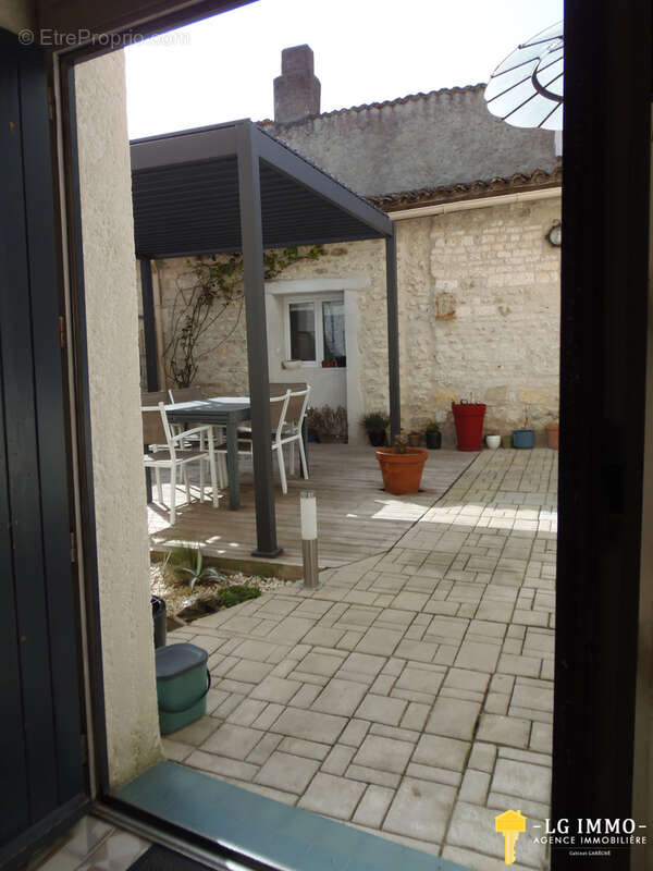 Maison à MORTAGNE-SUR-GIRONDE