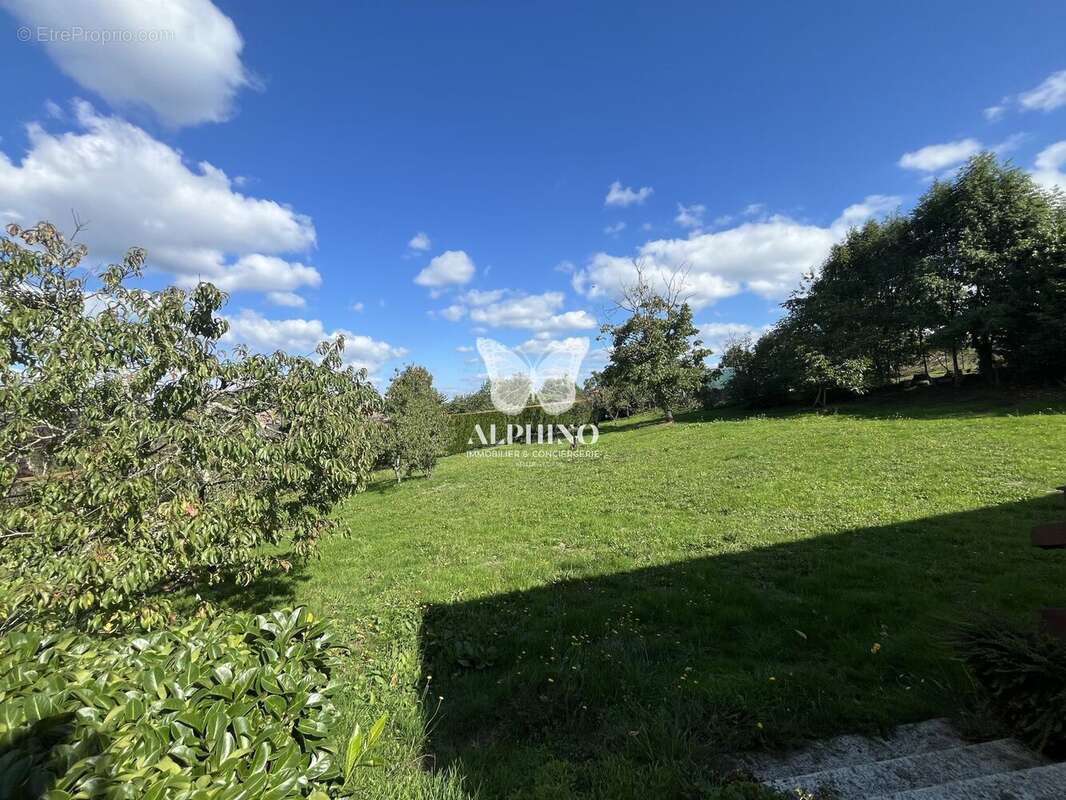 Maison à CHAILLAC-SUR-VIENNE