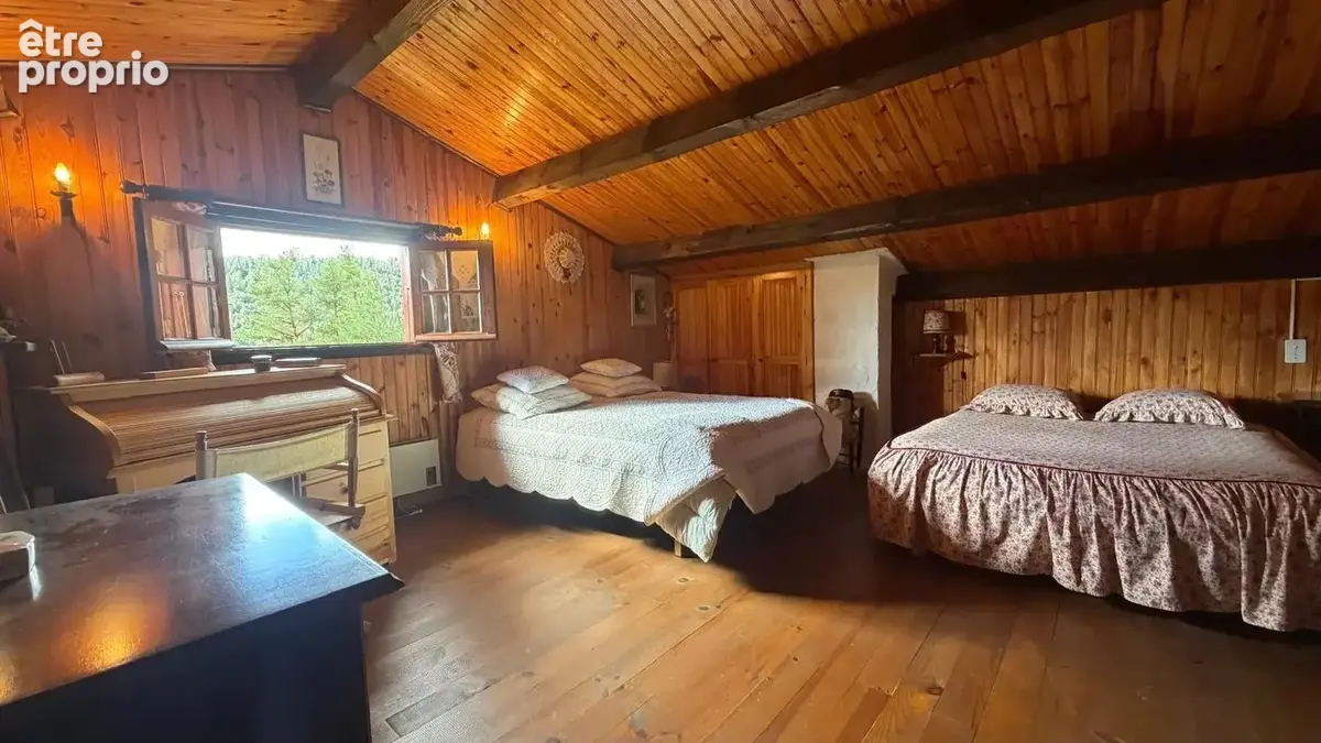 Chalet en bois avec terrasse plein sud et grand terrain arboré de 2 680 m² - photo 12