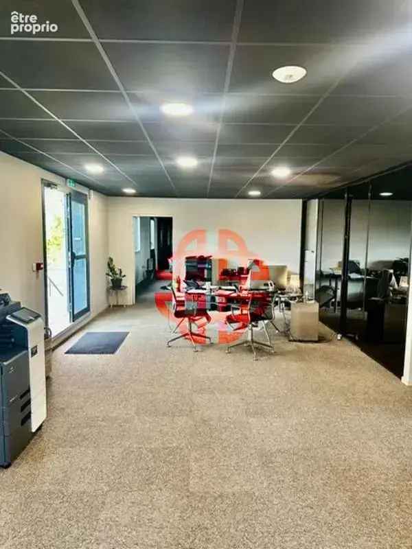 Superbes bureaux à vendre Marcq Molinel proche école bilingue. Immeuble récent , 167m2 au 1 er étage avec terrasses. Parkings pr - photo 2