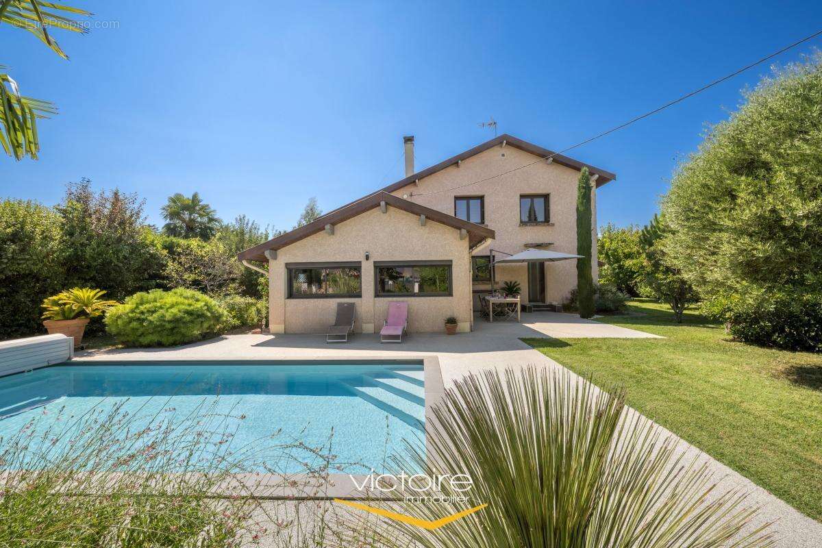 GENAS - Maison T5 avec jardin paysagé de 804 m2 avec piscine - photo 2