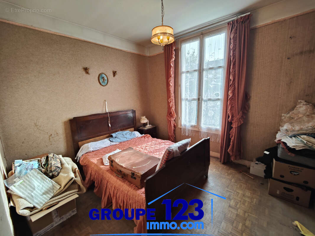 Maison avec près de 6 000 m2 de terrain   Un fort potentiel à révéler - photo 9