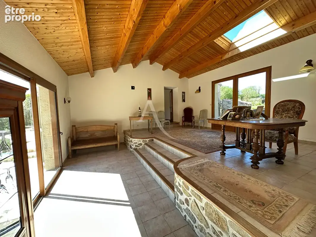 Maison en pierre de 222m² à vendre en campagne à proximité d'AIZENAY avec piscine et grange - photo 8