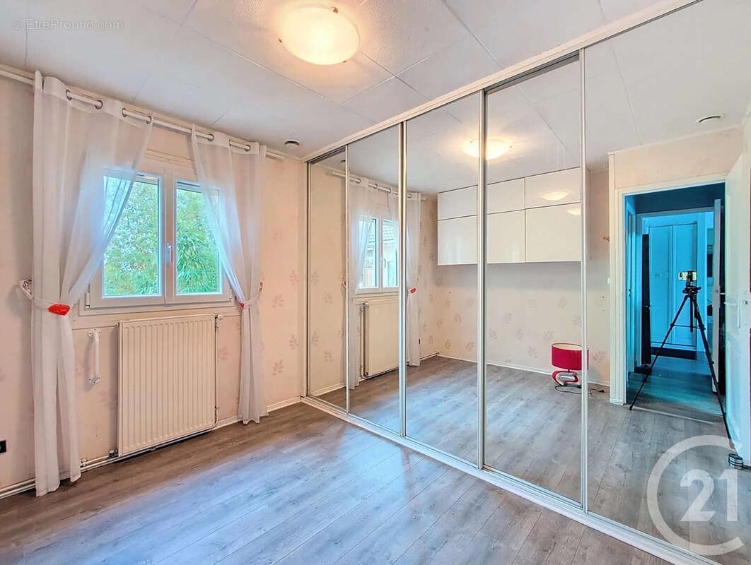 Maison à VAUX-LE-PENIL