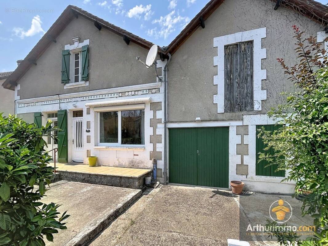 Maison à LE BUISSON-DE-CADOUIN