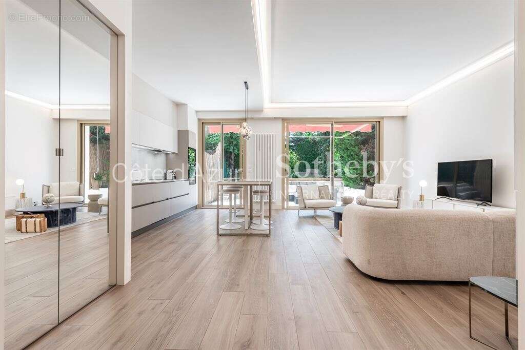 Nice, Le Port : Appartement 86 m² avec jardin privatif - Boulevard Franck Pilatte - photo 2