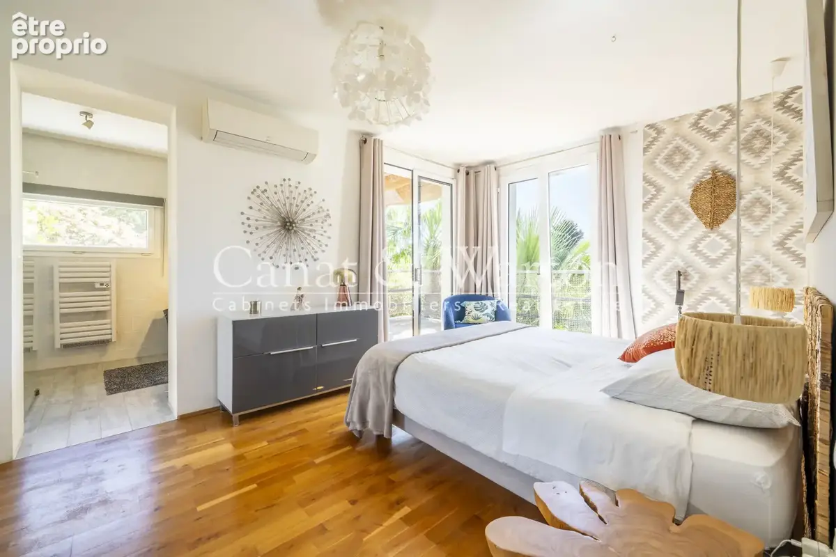 Proche du centre & plage: villa rénovée avec piscine à cavalaire - photo 7