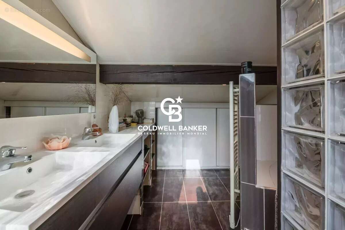 Maison à VETRAZ-MONTHOUX