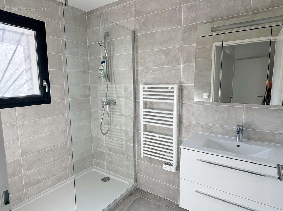 Maison à SAINT-GENIS-LES-OLLIERES