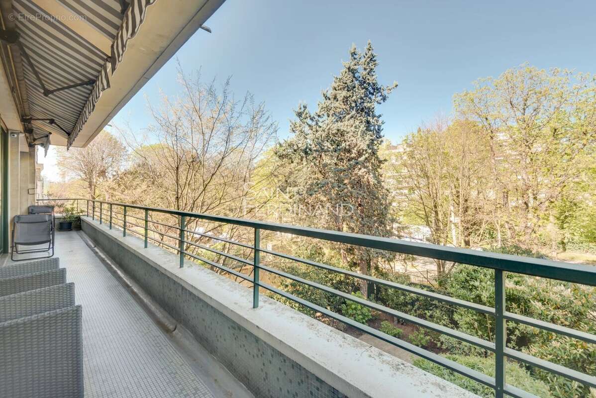Appartement à NEUILLY-SUR-SEINE